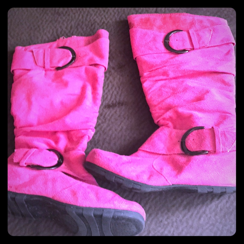 Size 6 pink Boots with buckles